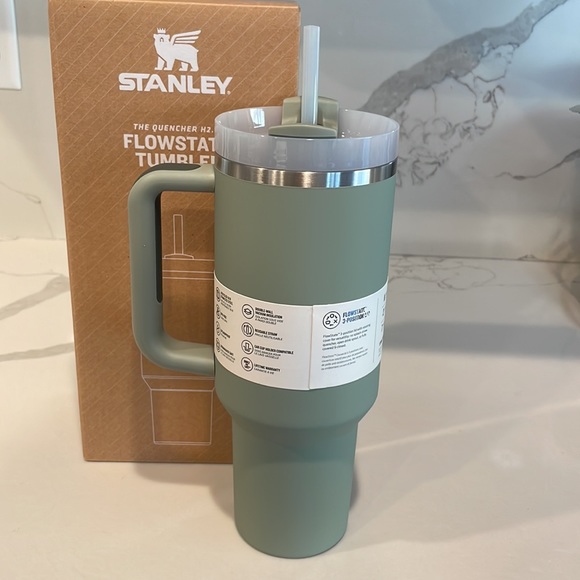 Stanley - BAY LEAF - 40 oz. Quencher H2.0 Flowstate Tumbler - Soft Matte - NWT! - Picture 2 of 8